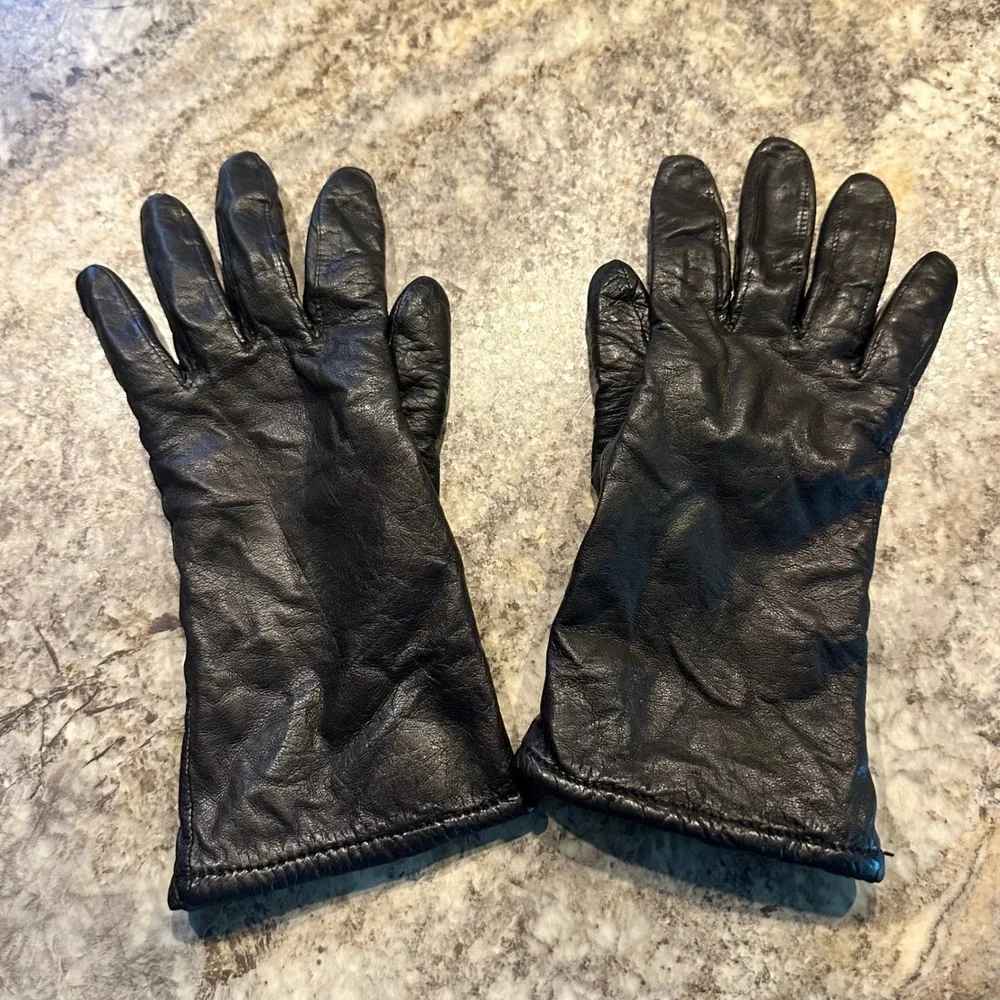 Women's Black Leather Gloves Knit Lined Mid Length Sz 8 Cozy Lightweight Winter